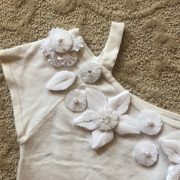 Top with flowers - Picture 3 of 4